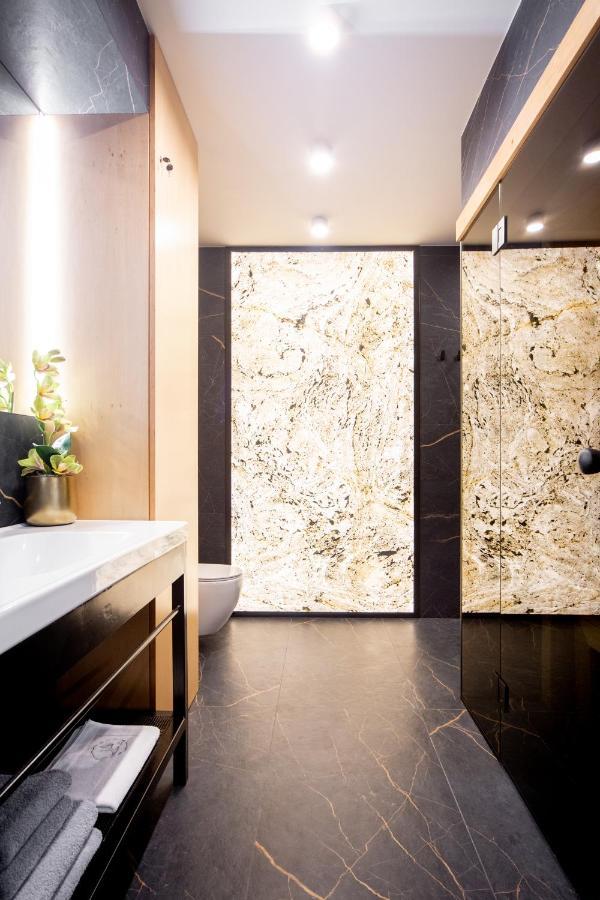 Jacuzzi Main Square Apartment *